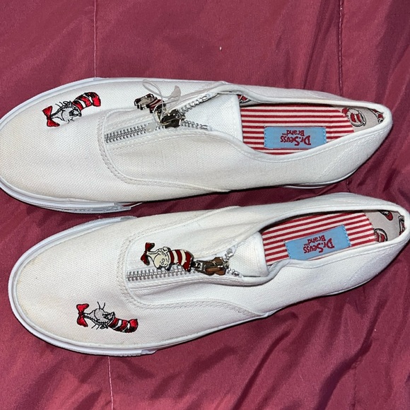 Dr. Seuss Canvas Sport Shoes Rare NEVER WORN SZ 8.5 - Picture 1 of 9